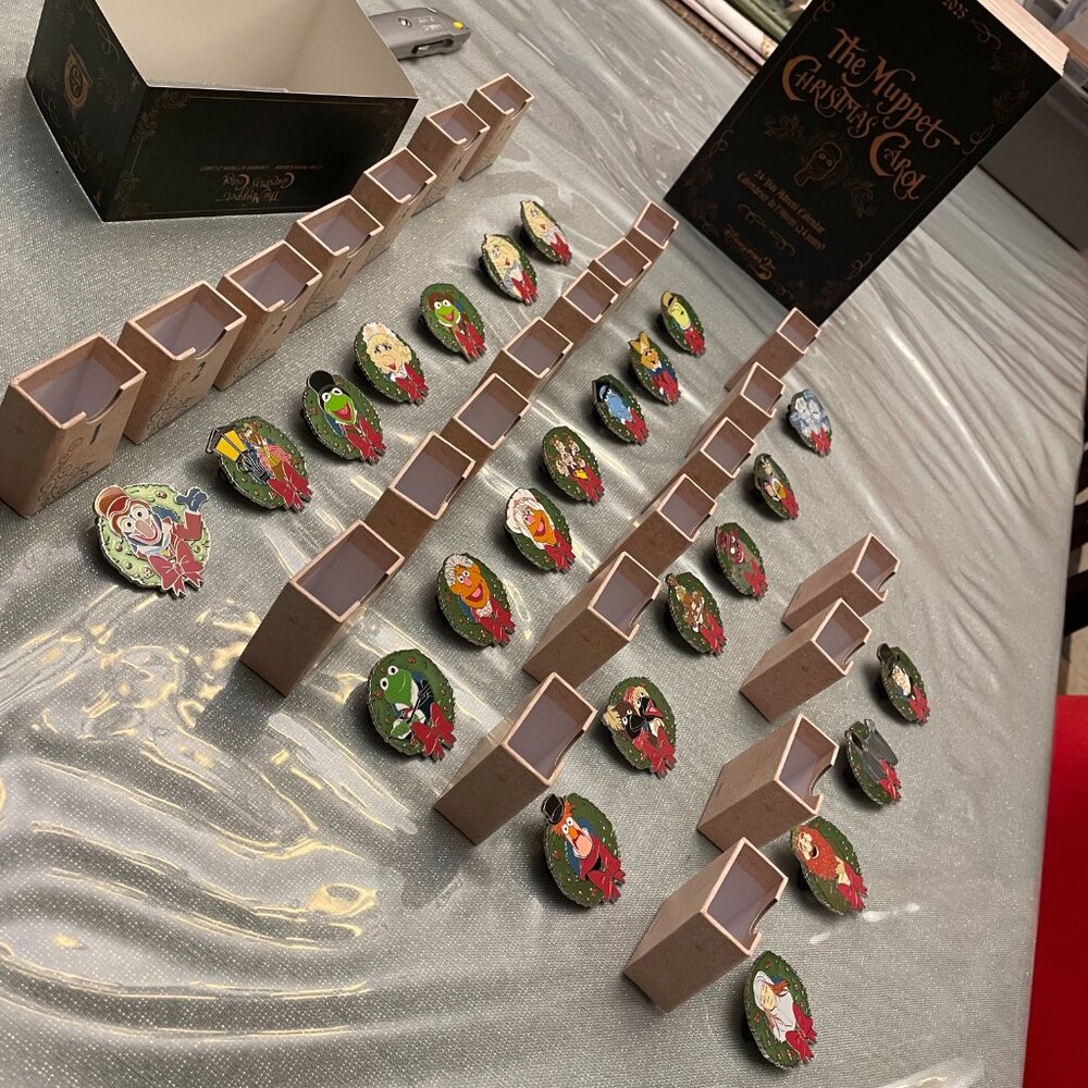 2025 The Muppet Christmas Carol Advent Pins - Message to see what's available !! - Picture 11 of 11